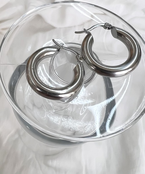 blackdia ocean（ブラックダイヤオーシャン）の「blackdia ocean ステンレスフープピアス幅5mm（ピアス（両耳用）・レディース・シルバー/ゴールド・#10/#15/#20）」の4枚目の写真