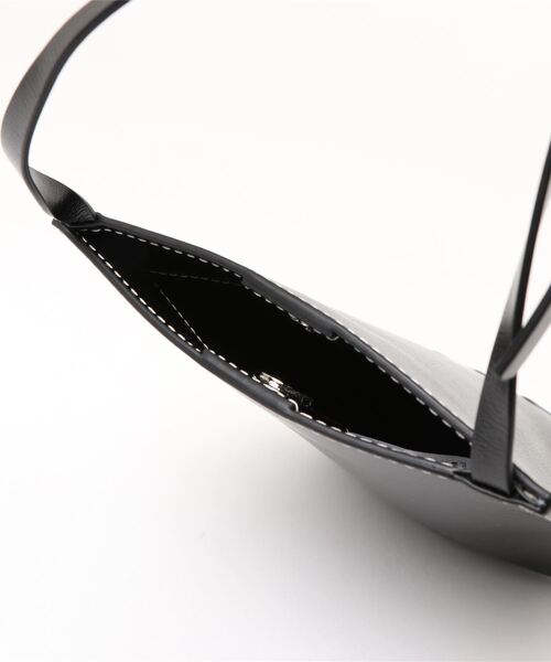 GANNI(ガニー)の「【GANNI】ショルダーバッグ(ショルダーバッグ・レディース・ブラック/ベージュ・FREE)」の4枚目の写真