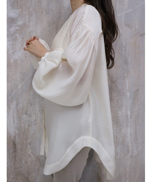 TRUNC(トランクエイティーエイト)の「Collarless Long sleeves Sheer Shirt(シャツ/ブラウス・レディース・オフホワイト/ブラック・FREE)」の14枚目の写真