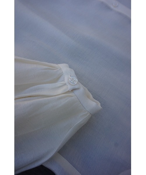 TRUNC(トランクエイティーエイト)の「Collarless Long sleeves Sheer Shirt(シャツ/ブラウス・レディース・オフホワイト/ブラック・FREE)」の11枚目の写真