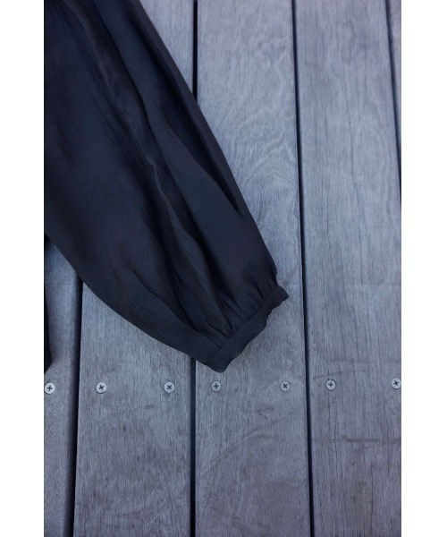 TRUNC(トランクエイティーエイト)の「Collarless Long sleeves Sheer Shirt(シャツ/ブラウス・レディース・オフホワイト/ブラック・FREE)」の17枚目の写真