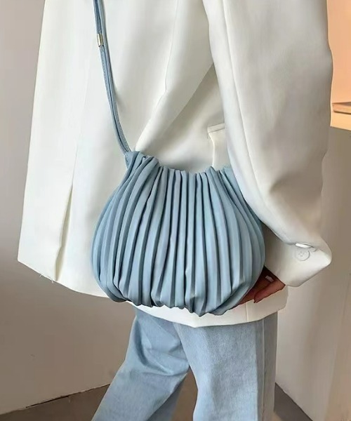 sakishimatokyo（サキシマトーキョー）の「プリーツポシェット（ショルダーバッグ・レディース・ブラック/オフホワイト/ブルー/グリーン・FREE）」の4枚目の写真