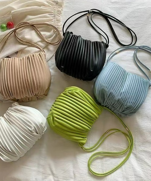 sakishimatokyo（サキシマトーキョー）の「プリーツポシェット（ショルダーバッグ・レディース・ブラック/オフホワイト/ブルー/グリーン・FREE）」の8枚目の写真