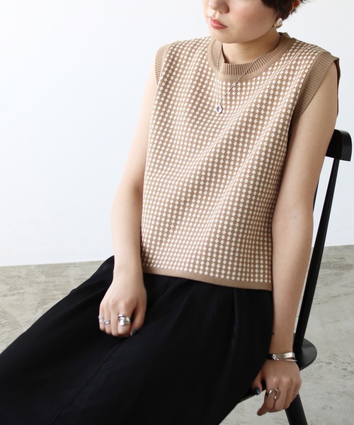 GeeRA(ジーラ)の「クロップドベストトップス(Tシャツ/カットソー・レディース・ベージュ/ブルー/ブラック・MEDIUM)」の1枚目の写真