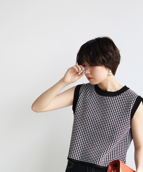 GeeRA(ジーラ)の「クロップドベストトップス(Tシャツ/カットソー・レディース・ベージュ/ブルー/ブラック・MEDIUM)」の6枚目の写真