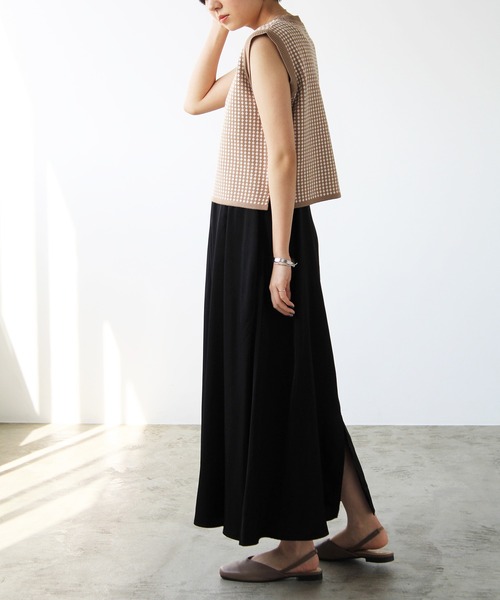 GeeRA(ジーラ)の「クロップドベストトップス(Tシャツ/カットソー・レディース・ベージュ/ブルー/ブラック・MEDIUM)」の15枚目の写真