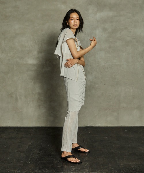 THINGS THAT MATTER(シングス ザット マター)の「THINGS THAT MATTER ZIP UP SLEEVE-LESS YORYU TOPS (ARCHIVE COLLECTION)(ベスト・レディース・ホワイト/ブラック/ベージュ・FREE)」の6枚目の写真