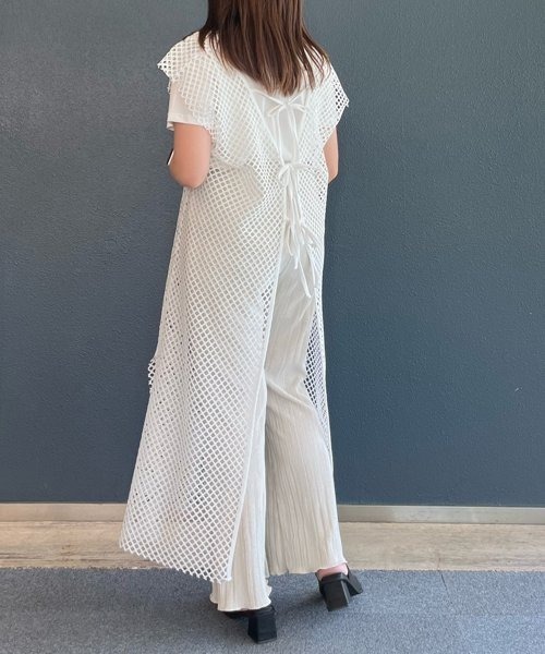 AS KNOW AS PINKY(アズノゥアズピンキー)の「メッシュが決め手ロングジレー(ベスト・レディース・ブラック/ベージュ/オフホワイト/オレンジ・FREE)」の21枚目の写真