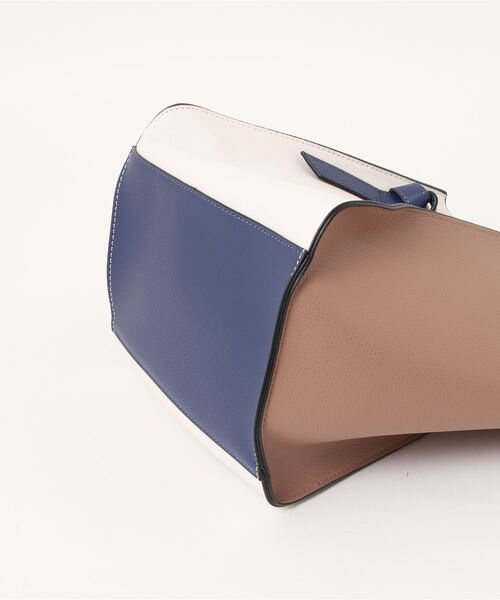 Bou Jeloud（ブージュルード）の「【WEB限定】キューブショルダーバッグ（ハンドバッグ・レディース・ブラック/モカ/A・-）」の7枚目の写真