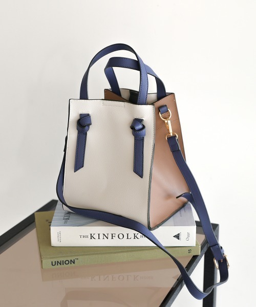 Bou Jeloud（ブージュルード）の「【WEB限定】キューブショルダーバッグ（ハンドバッグ・レディース・ブラック/モカ/A・-）」の3枚目の写真