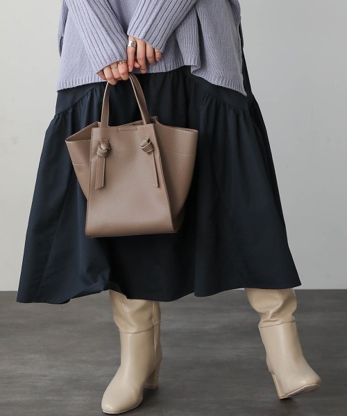 Bou Jeloud（ブージュルード）の「【WEB限定】キューブショルダーバッグ（ハンドバッグ・レディース・ブラック/モカ/A・-）」の2枚目の写真