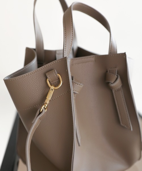 Bou Jeloud（ブージュルード）の「【WEB限定】キューブショルダーバッグ（ハンドバッグ・レディース・ブラック/モカ/A・-）」の17枚目の写真