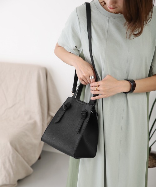 Bou Jeloud（ブージュルード）の「【WEB限定】キューブショルダーバッグ（ハンドバッグ・レディース・ブラック/モカ/A・-）」の9枚目の写真