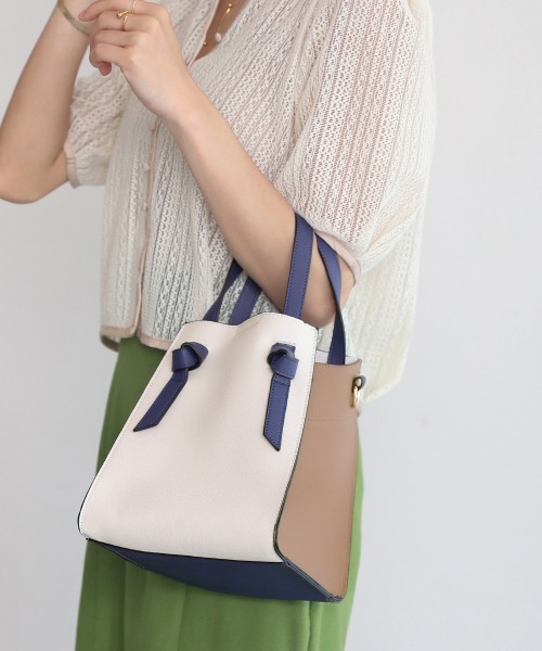 Bou Jeloud（ブージュルード）の「【WEB限定】キューブショルダーバッグ（ハンドバッグ・レディース・ブラック/モカ/A・-）」の8枚目の写真