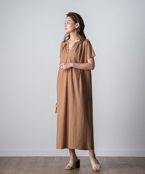 socolla(ソコラ)の「【socolla】フレンチスリーブカフタンワンピース(ワンピース・レディース・レッド/ブラウン/ブラック/グリーン・M)」の5枚目の写真