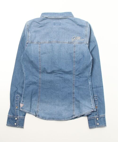 Guess（ゲス）の「Slim Fit Denim Shirt（シャツ/ブラウス・レディース・インディゴブルー・SMALL/MEDIUM/X-SMALL）」の6枚目の写真