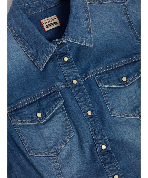 Guess（ゲス）の「Slim Fit Denim Shirt（シャツ/ブラウス・レディース・インディゴブルー・SMALL/MEDIUM/X-SMALL）」の3枚目の写真