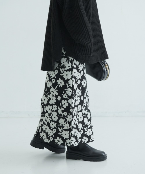 Shelly island（シェリーアイランド）の「【可愛くてストレスフリーな着心地】フラワージャガードニットスカート（スカート・レディース・ブラック/ライトブルー・M）」の19枚目の写真