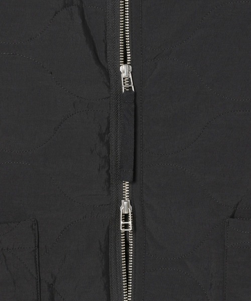 LOWRYS FARM（ローリーズファーム）の「キルティングＺＩＰベスト　343189（ダウンベスト・メンズ・ブラック/グリーン・MEDIUM/LARGE）」の17枚目の写真