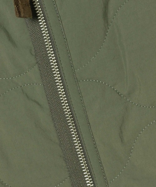 LOWRYS FARM（ローリーズファーム）の「キルティングＺＩＰベスト　343189（ダウンベスト・メンズ・ブラック/グリーン・MEDIUM/LARGE）」の22枚目の写真