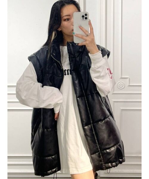 EVRIS(エヴリス)の「レザーライク中綿ブルゾン(ブルゾン・レディース・ブラック/アイボリー・FREE)」の2枚目の写真