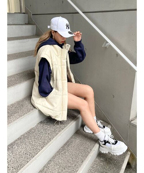 EVRIS(エヴリス)の「レザーライク中綿ブルゾン(ブルゾン・レディース・ブラック/アイボリー・FREE)」の15枚目の写真