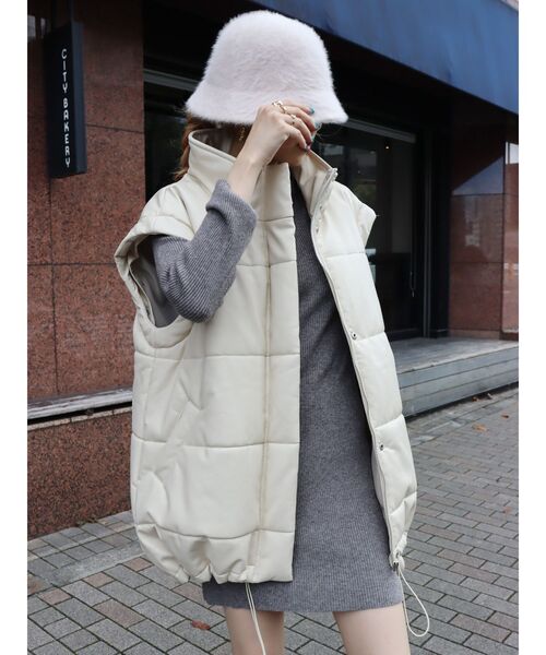 EVRIS(エヴリス)の「レザーライク中綿ブルゾン(ブルゾン・レディース・ブラック/アイボリー・FREE)」の16枚目の写真