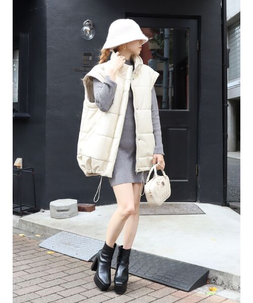 EVRIS(エヴリス)の「レザーライク中綿ブルゾン(ブルゾン・レディース・ブラック/アイボリー・FREE)」の20枚目の写真