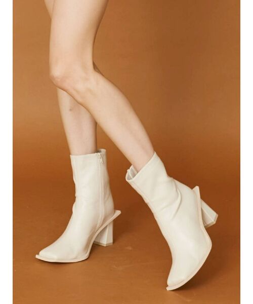 EVRIS（エヴリス）の「イレギュラーソールショートブーツ（ブーツ・レディース・ブラック/レッド/アイボリー・SMALL/MEDIUM/LARGE）」の16枚目の写真