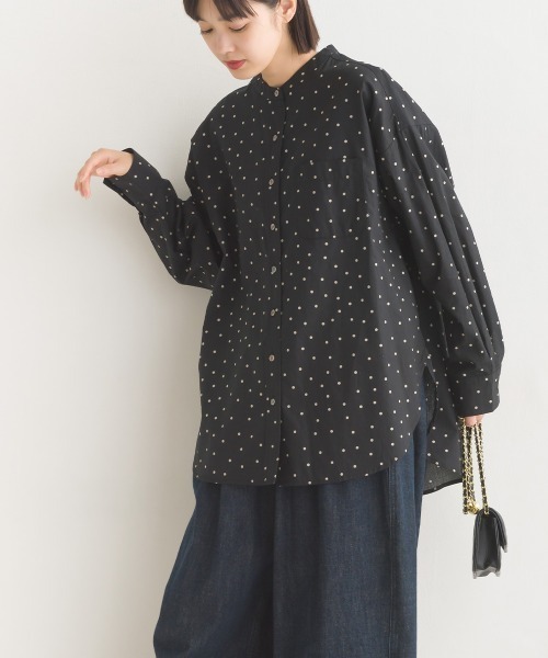 OMNES（オムネス）の「コットンブロードバンドカラー長袖シャツ（シャツ/ブラウス・レディース・ブルー系その他/ブルー/ホワイト/ブラック系その他/ベージュ/ピンク/ブルー系その他2/グレー系その他/ブラック系その他2/ベージュ系その他2/ベージュ系その他/ライトグレー/ベージュ系その他3/ライトブルー・FREE）」の3枚目の写真