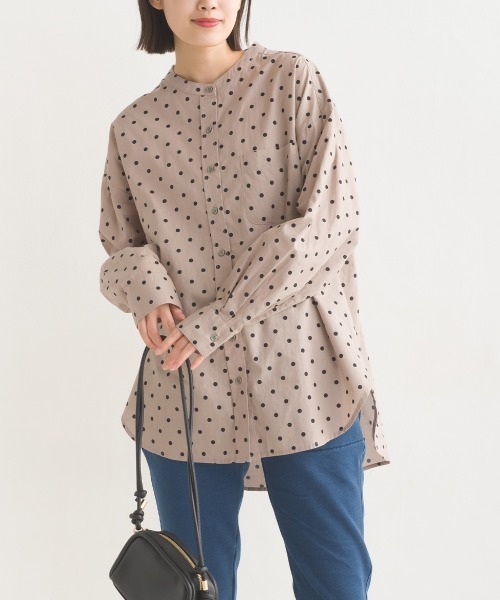 OMNES（オムネス）の「コットンブロードバンドカラー長袖シャツ（シャツ/ブラウス・レディース・ブルー系その他/ブルー/ホワイト/ブラック系その他/ベージュ/ピンク/ブルー系その他2/グレー系その他/ブラック系その他2/ベージュ系その他2/ベージュ系その他/ライトグレー/ベージュ系その他3/ライトブルー・FREE）」の8枚目の写真