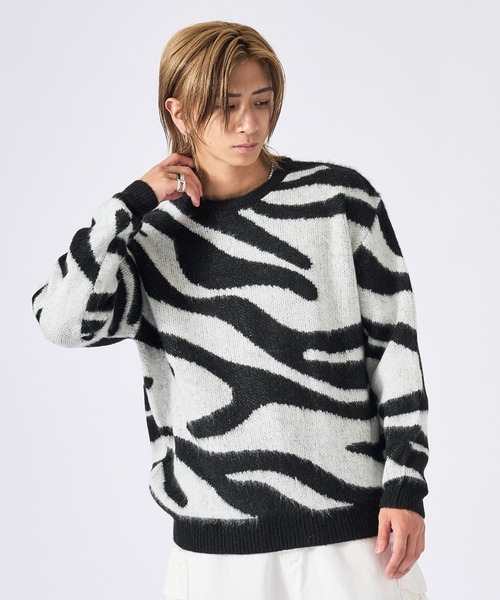 RE730（アールイーセブンサーティー）の「RE730 モヘアタッチクルーネックニット　ビッグシルエット（ニット/セーター・メンズ・グレー/ブルー/ピンク/ベージュ系その他/オレンジ/ベージュ/ブラック/グレー系その他2/グレー系その他3/グレー系その他4/グレー系その他5/ブラック系その他3/ブラック系その他5/ベージュ系その他2/ブラック系その他4/グレー系2/グレー系3/ブラック系2/ブラック系3/ブラック系5/ブラック系4/グレー系1/ベージュ系その他3/ベージュ系その他4/ブラック系1/ネイビー/ミント/ホワイト系1/ホワイト/グレー系5/グレー系4/ブラック系7/ブラック系6・MEDIUM/LARGE/X-LARGE）」の9枚目の写真