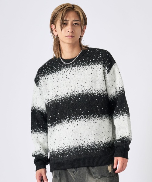 RE730（アールイーセブンサーティー）の「RE730 モヘアタッチクルーネックニット　ビッグシルエット（ニット/セーター・メンズ・グレー/ブルー/ピンク/ベージュ系その他/オレンジ/ベージュ/ブラック/グレー系その他2/グレー系その他3/グレー系その他4/グレー系その他5/ブラック系その他3/ブラック系その他5/ベージュ系その他2/ブラック系その他4/グレー系2/グレー系3/ブラック系2/ブラック系3/ブラック系5/ブラック系4/グレー系1/ベージュ系その他3/ベージュ系その他4/ブラック系1/ネイビー/ミント/ホワイト系1/ホワイト/グレー系5/グレー系4/ブラック系7/ブラック系6・MEDIUM/LARGE/X-LARGE）」の11枚目の写真