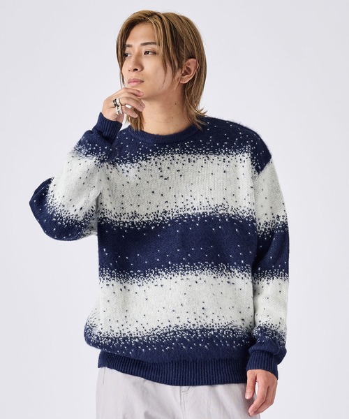 RE730(アールイーセブンサーティー)の「RE730 モヘアタッチクルーネックニット ビッグシルエット(ニット/セーター・メンズ・グレー/ブルー/ピンク/ベージュ系その他/オレンジ/ベージュ/ブラック/グレー系その他2/グレー系その他3/グレー系その他4/グレー系その他5/ブラック系その他3/ブラック系その他5/ベージュ系その他2/ブラック系その他4/グレー系2/グレー系3/ブラック系2/ブラック系3/ブラック系5/ブラック系4/グレー系1/ベージュ系その他3/ベージュ系その他4/ブラック系1/ネイビー/ミント/ホワイト系1/ホワイト/グレー系5/グレー系4/ブラック系7/ブラック系6・MEDIUM/LARGE/X-LARGE)」の2枚目の写真