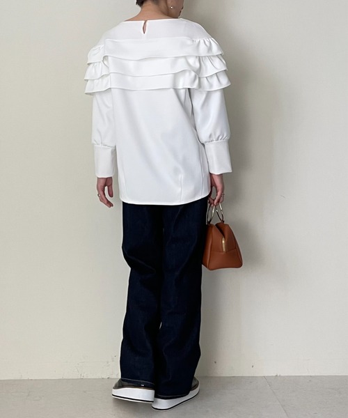 TEVALT(ヴァレット)の「フリルコクーンチュニック(その他トップス・レディース・オフホワイト/ブラック・38)」の5枚目の写真