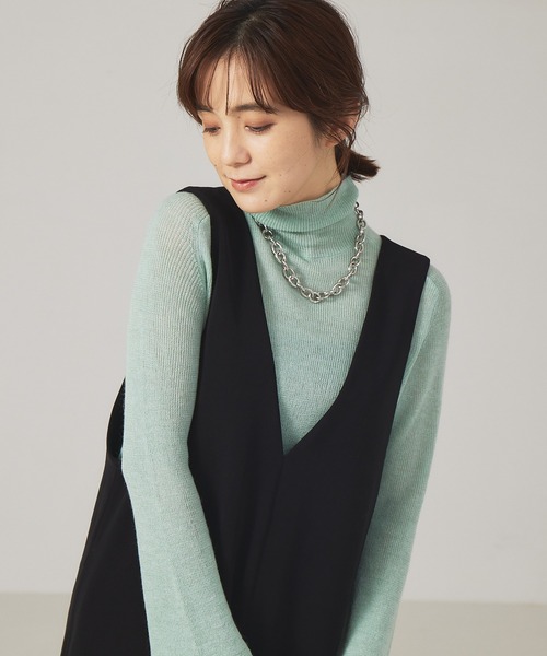 qualite(カリテ)の「Vネックストレートオールインワン(つなぎ/オールインワン・レディース・ブラック・34/38)」の2枚目の写真