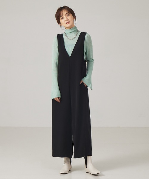 qualite(カリテ)の「Vネックストレートオールインワン(つなぎ/オールインワン・レディース・ブラック・34/38)」の10枚目の写真