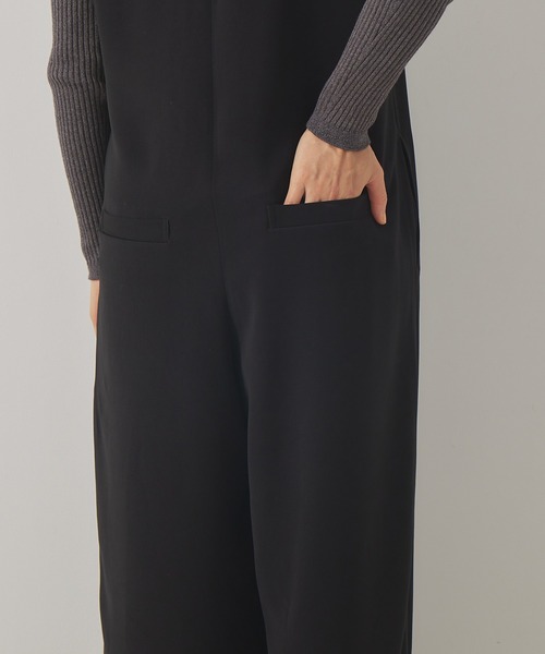 qualite(カリテ)の「Vネックストレートオールインワン(つなぎ/オールインワン・レディース・ブラック・34/38)」の7枚目の写真