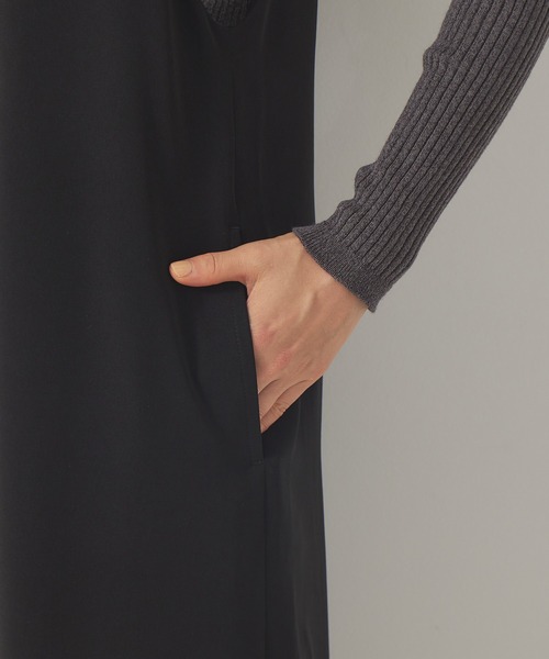 qualite(カリテ)の「Vネックストレートオールインワン(つなぎ/オールインワン・レディース・ブラック・34/38)」の3枚目の写真