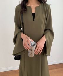 袖スリットスキッパネックフレアワンピース