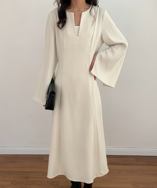 ECLIN（エクラン）の「袖スリットスキッパネックフレアワンピース（ワンピース・レディース・カーキ/ブラック/アイボリー/ベージュ/チャコールグレー/モカ・M/L）」の2枚目の写真