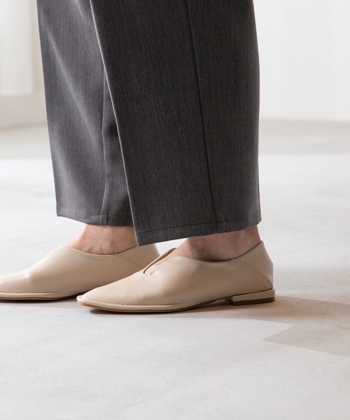 menue（メヌエ）の「スリットデザイン 2way パンプス（パンプス・レディース・グレイッシュベージュ/アイボリー/カーキ/ブラック・34/35/36/37/38/39/40/41）」の6枚目の写真