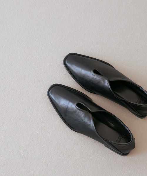 menue（メヌエ）の「スリットデザイン 2way パンプス（パンプス・レディース・グレイッシュベージュ/アイボリー/カーキ/ブラック・34/35/36/37/38/39/40/41）」の22枚目の写真