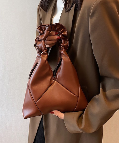 SETUP7（セットアップセブン）の「【SETUP7】ギャザーストラップトライアングルバッグ KNF（ハンドバッグ・レディース・ブラウン/グリーン/ブラック/ホワイト/ベージュ/オレンジ・FREE）」の3枚目の写真