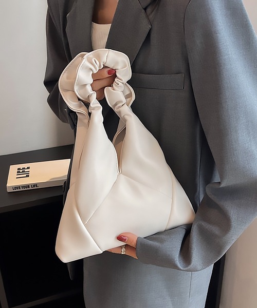 SETUP7（セットアップセブン）の「【SETUP7】ギャザーストラップトライアングルバッグ KNF（ハンドバッグ・レディース・ブラウン/グリーン/ブラック/ホワイト/ベージュ/オレンジ・FREE）」の2枚目の写真