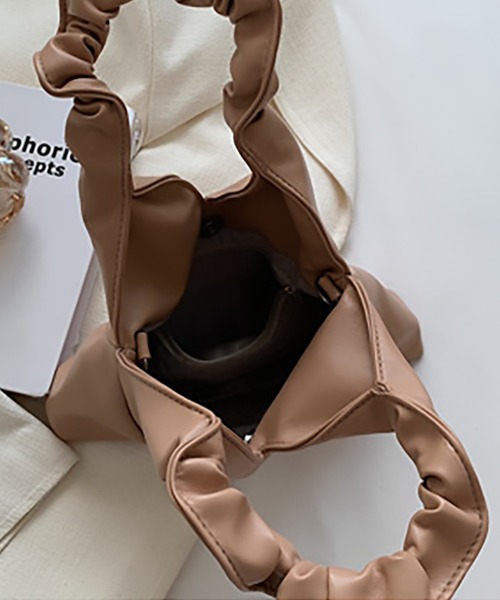 SETUP7（セットアップセブン）の「【SETUP7】ギャザーストラップトライアングルバッグ KNF（ハンドバッグ・レディース・ブラウン/グリーン/ブラック/ホワイト/ベージュ/オレンジ・FREE）」の8枚目の写真