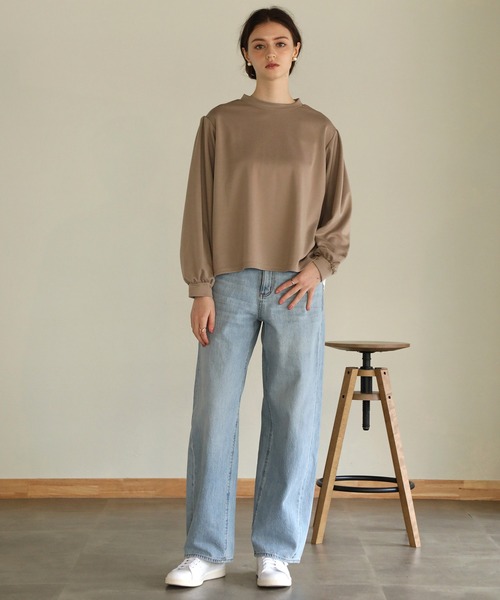aity（アイティ）の「ポンチバックプリーツプルオーバー（Tシャツ/カットソー・レディース・グレイッシュベージュ/ブラック/ブルー・M）」の4枚目の写真