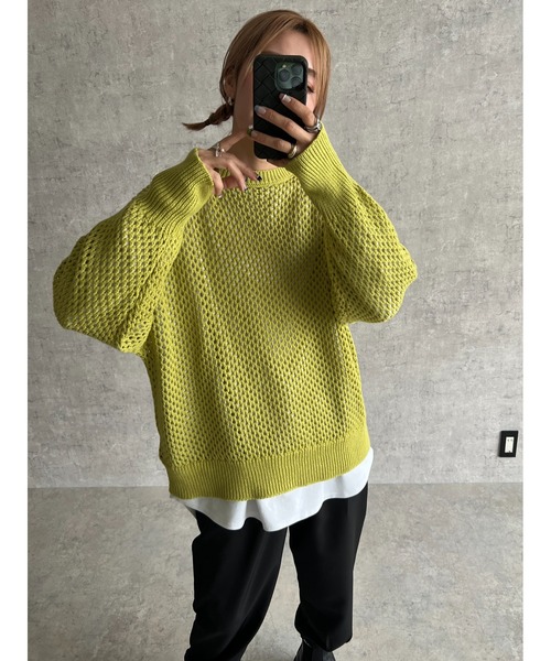 owndaily(オンデイリー)の「オーバーサイズメッシュニットプルオーバー(Tシャツ/カットソー・レディース・ブラック/ピンク/イエロー/ライトベージュ/グレイッシュベージュ・FREE)」の5枚目の写真