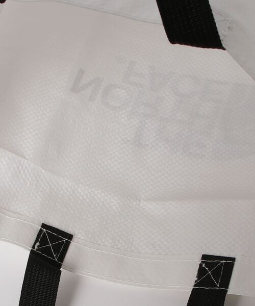 THE NORTH FACE(ザノースフェイス)の「【THE NORTH FACE/ザノースフェイス】SHOPPER BAG M/ショッパーバッグ(エコバッグ/サブバッグ・メンズ・ホワイト/ホワイト系1・FREE)」の15枚目の写真