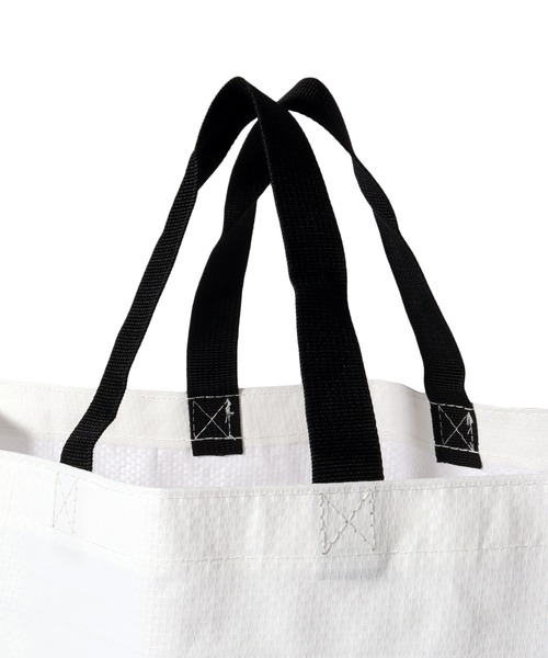 THE NORTH FACE(ザノースフェイス)の「【THE NORTH FACE/ザノースフェイス】SHOPPER BAG M/ショッパーバッグ(エコバッグ/サブバッグ・メンズ・ホワイト/ホワイト系1・FREE)」の9枚目の写真